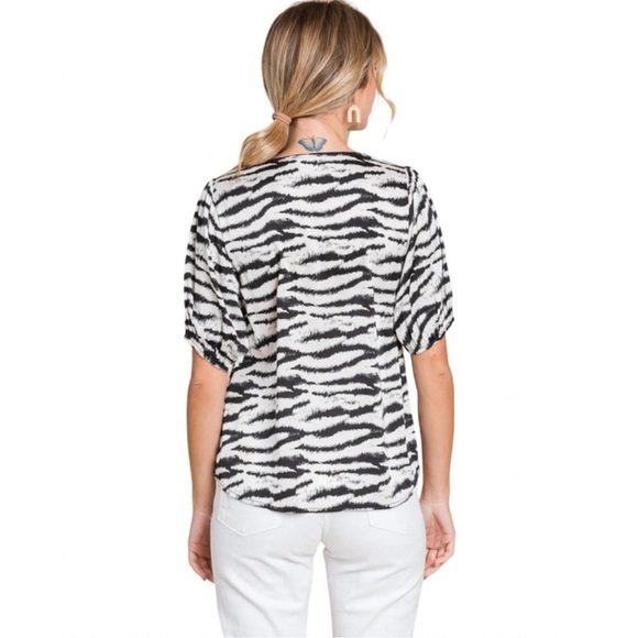 JODIFL Women's Zebra Print Embroidered Yoke Top S - Picture 8 of 8